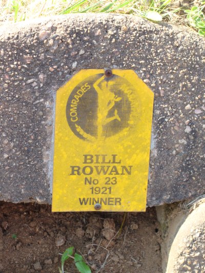 Bill Rowan war 1921 der erste Gewinner des Comrades in einer Zeit von 8:59 Stunden. 