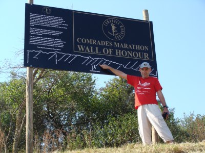 Kurz nach der Hälfte der Strecke - Die Wall of Honour Kurz nach der Hälfte der Strecke - Die Wall of Honour
